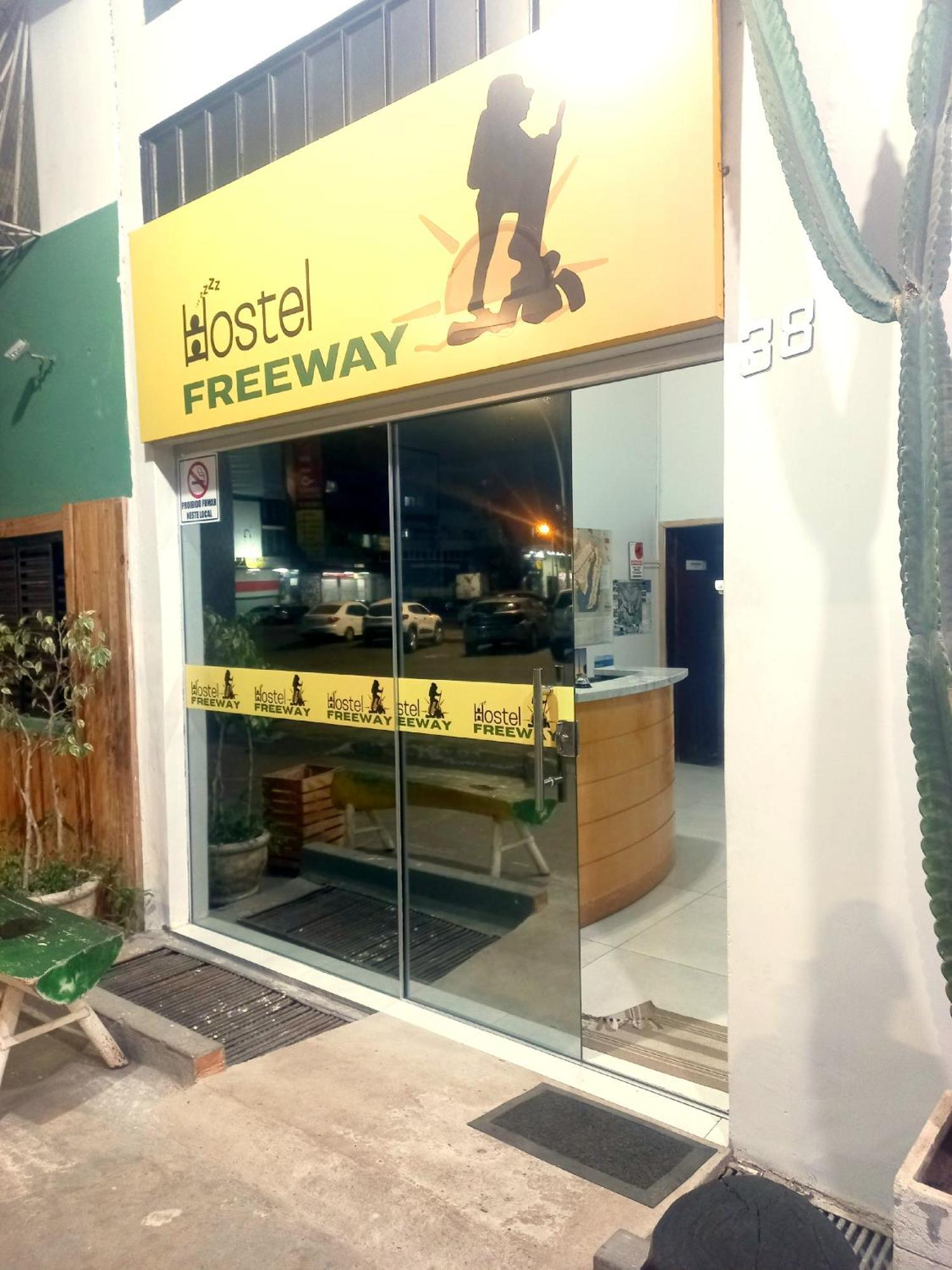 Hostel Freeway Brasilia Exterior photo